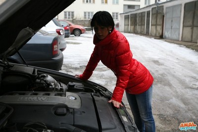 За ремонт машины старик выеб девушку в гудок - фото №10