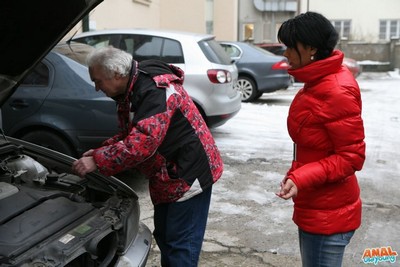 За ремонт машины старик выеб девушку в гудок - фото №11