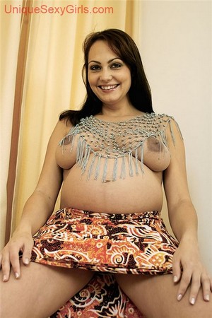 Беременная голая женщина с большими сиськами и круглым животиком - фото №05