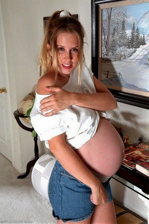 Беременная жена с молочными титьками сняла трусы - фото №02