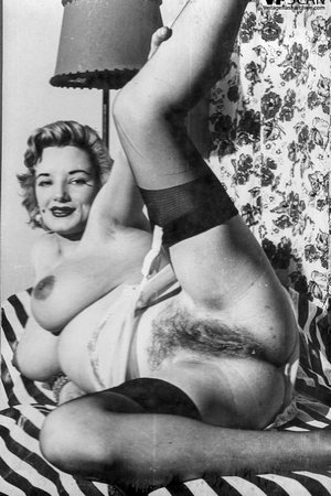 Старинные фото сисястых женщин с волосатыми пиздами - №05